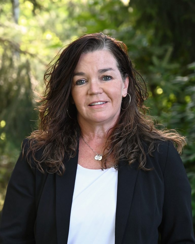 headshot of kelly erb